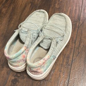 Women’s Hey Dudes size 6